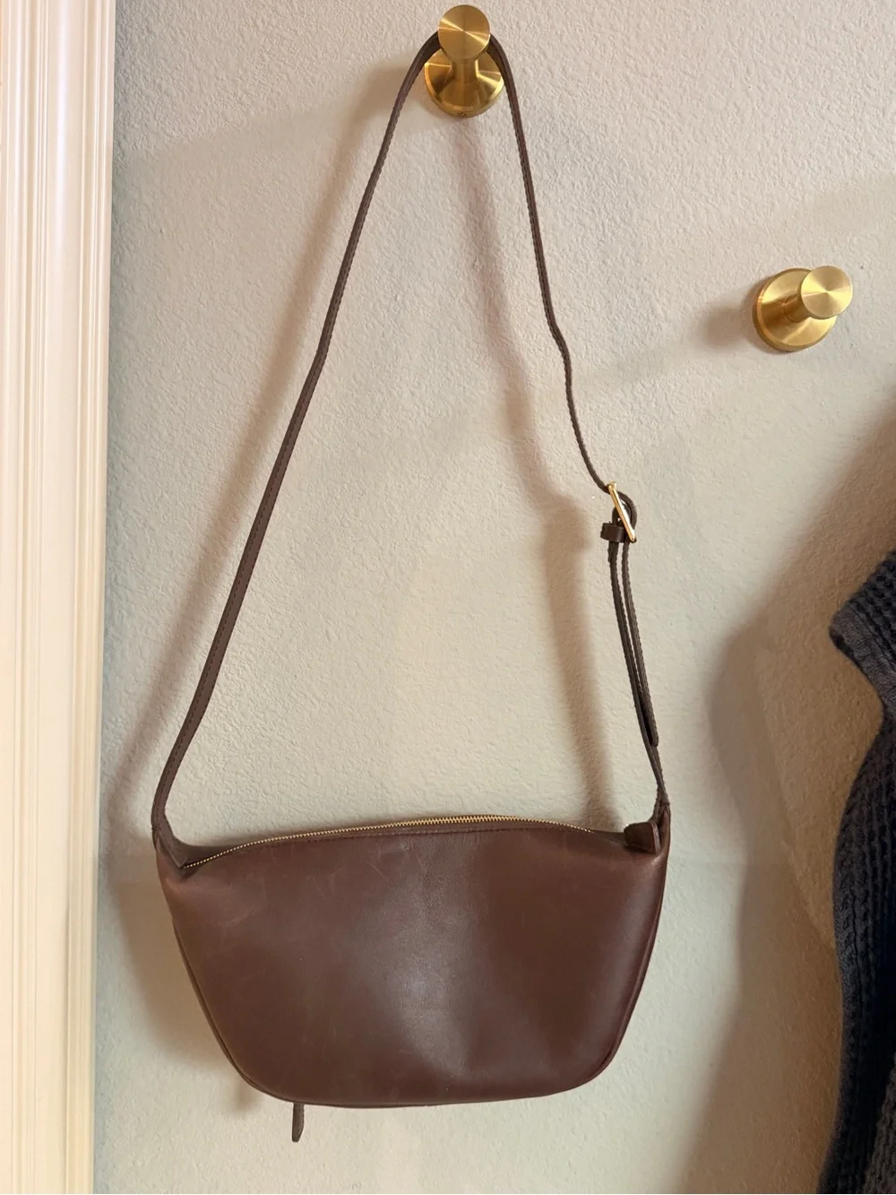 Madewell Brown Leather Crescent Crossbody travel Shoulder Bag Zip Top day bag